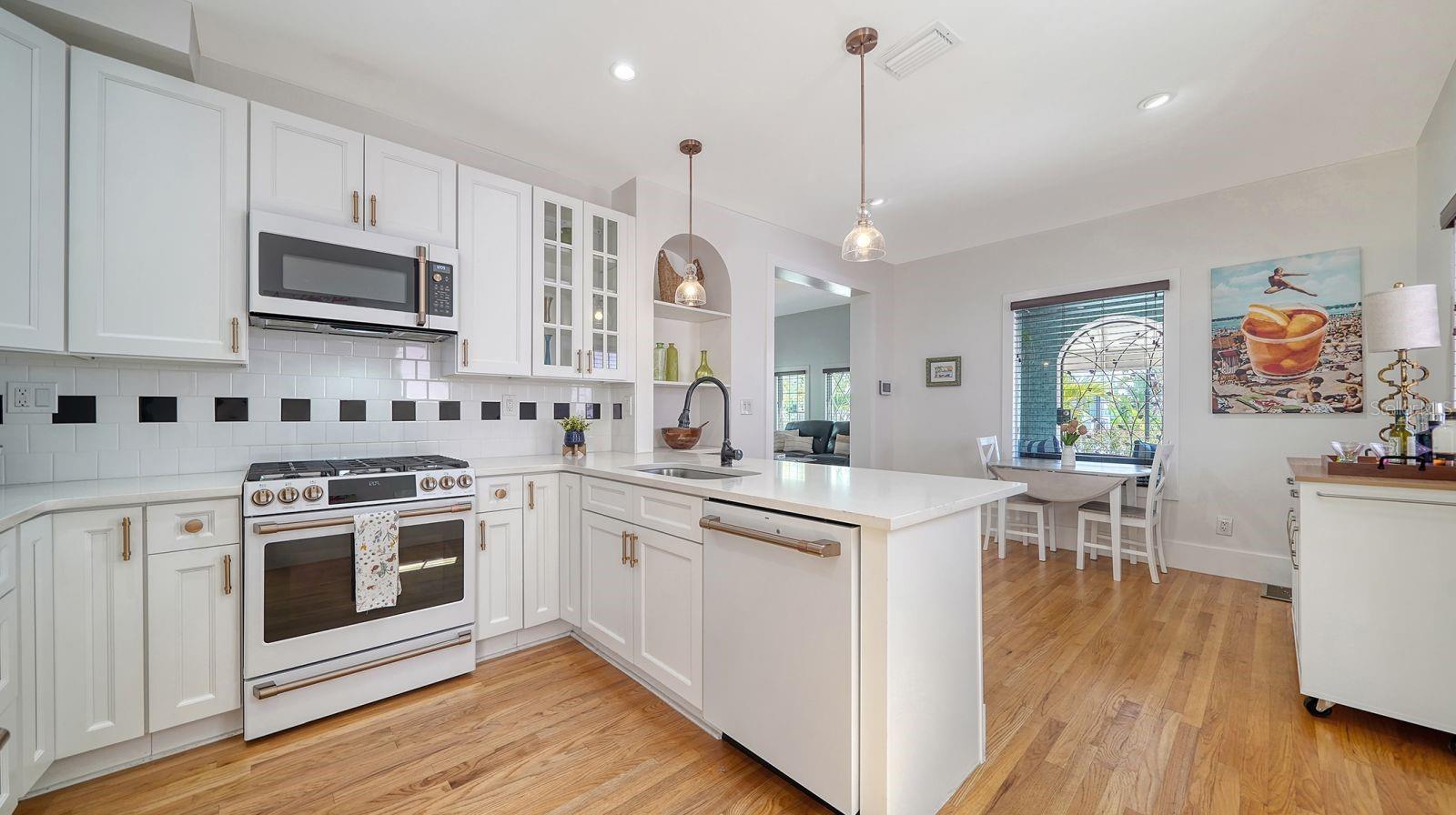 446 BURNS CT, SARASOTA, FL, 34236