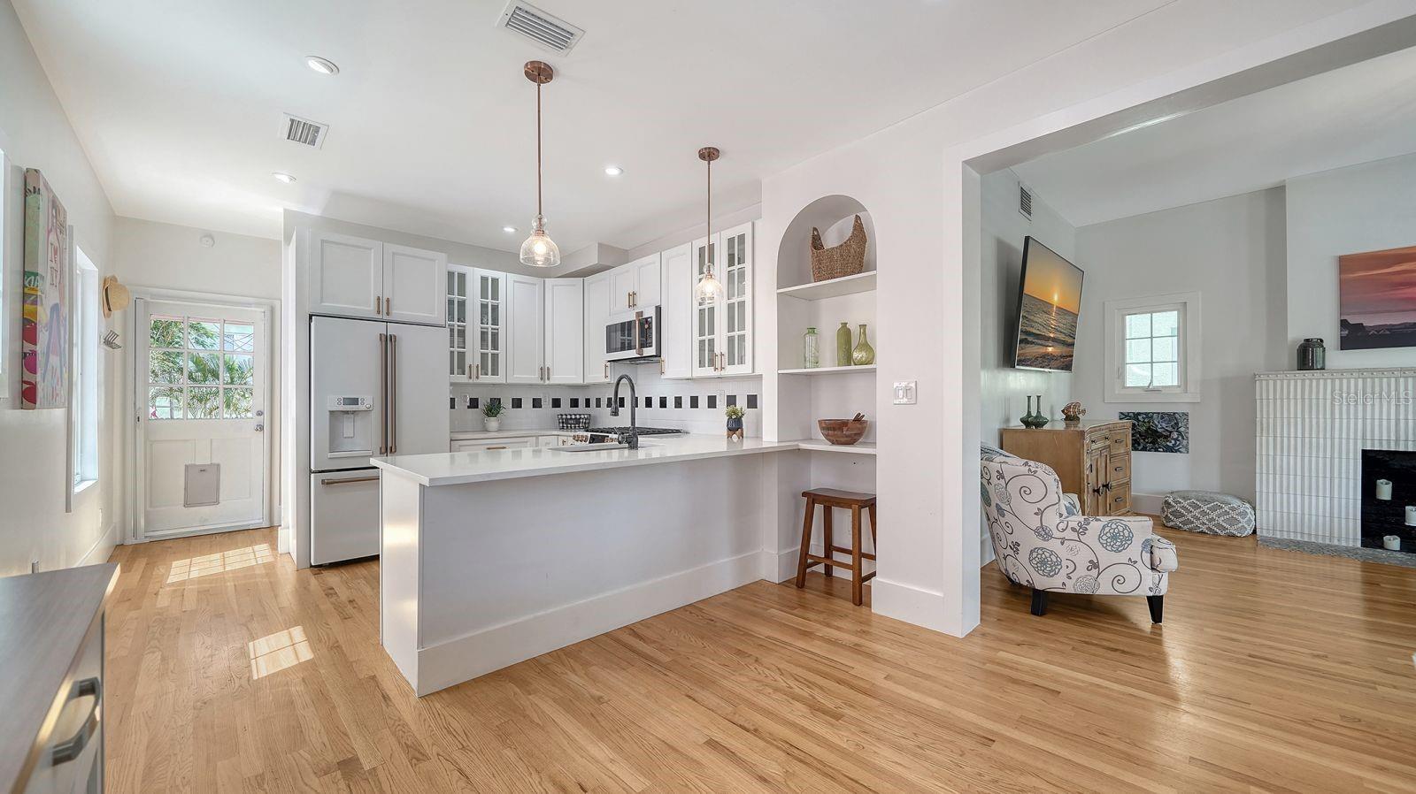 446 BURNS CT, SARASOTA, FL, 34236
