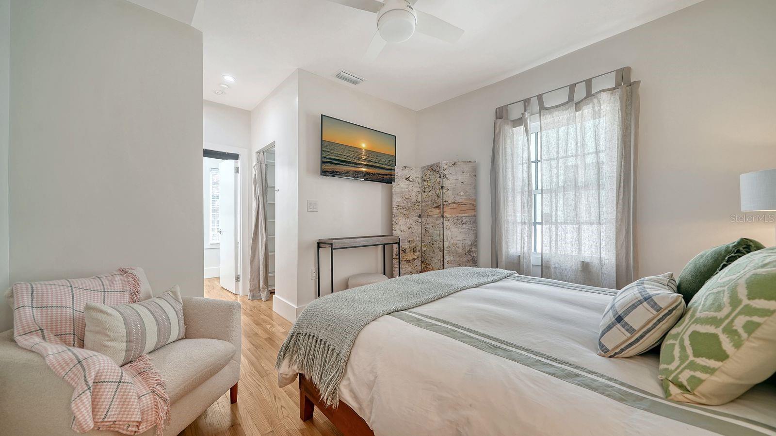 446 BURNS CT, SARASOTA, FL, 34236