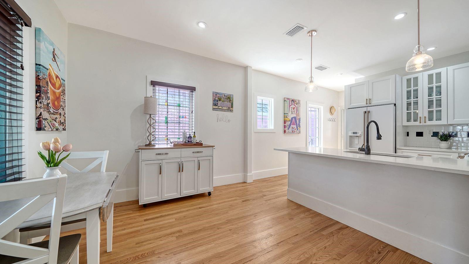 446 BURNS CT, SARASOTA, FL, 34236