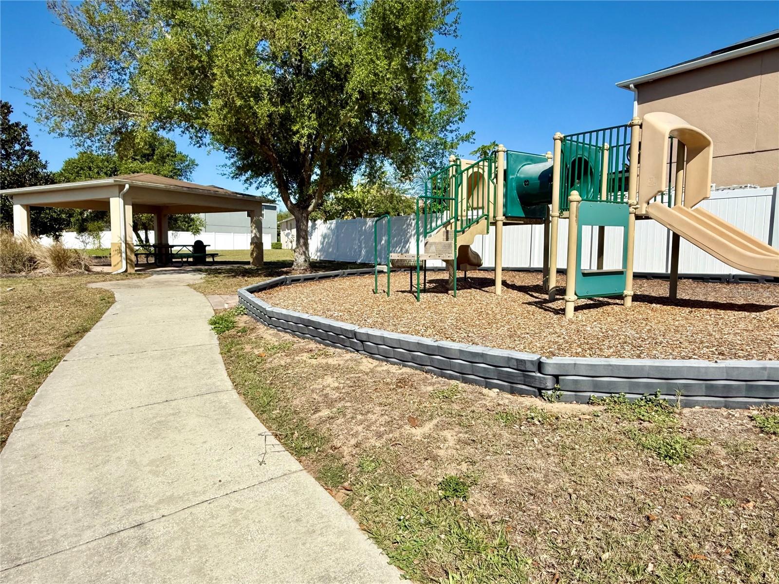 1568 BRANDYWINE DR, TAVARES, FL, 32778