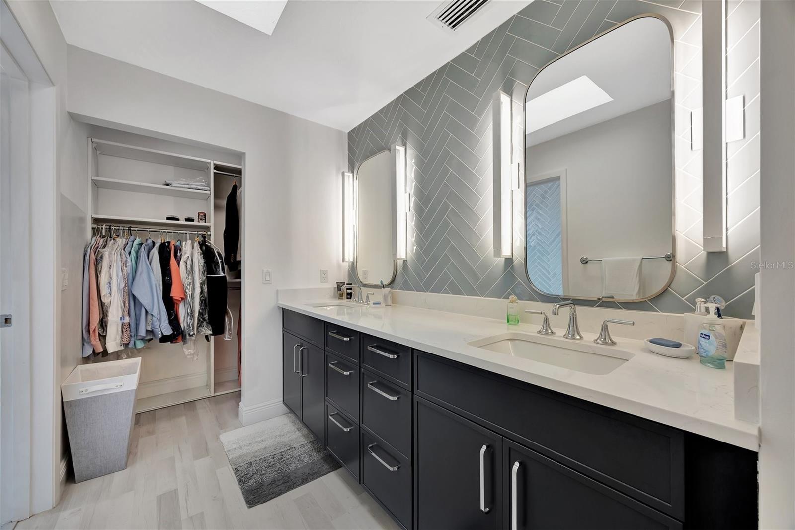 2010 HARBOURSIDE DR #2004, LONGBOAT KEY, FL, 34228