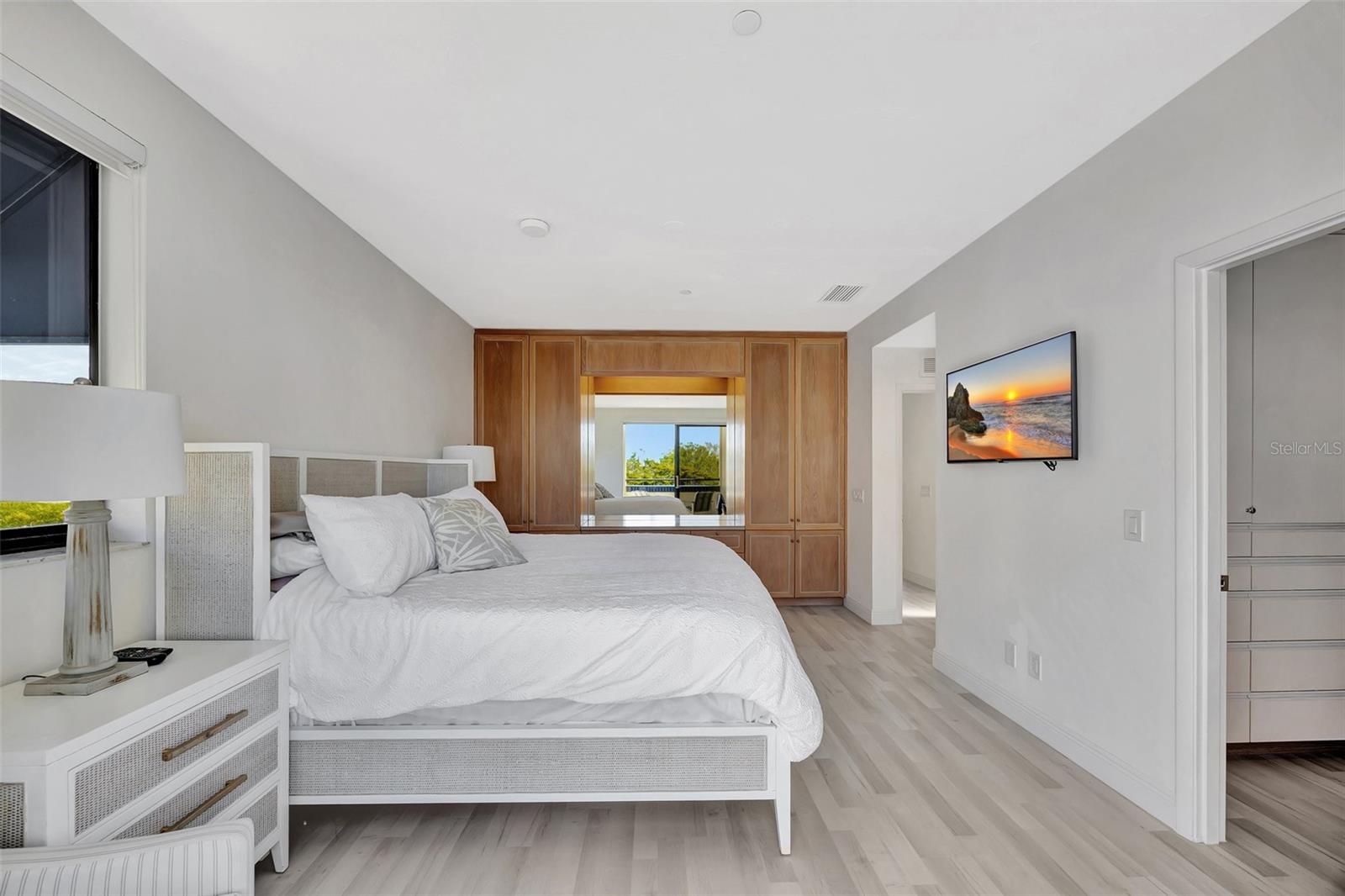 2010 HARBOURSIDE DR #2004, LONGBOAT KEY, FL, 34228