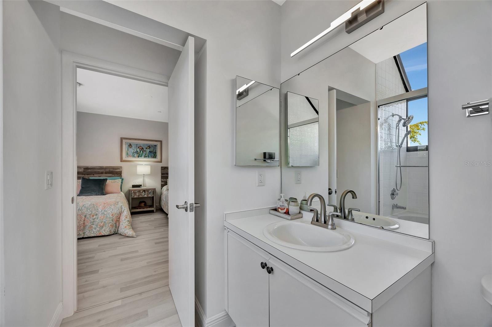 2010 HARBOURSIDE DR #2004, LONGBOAT KEY, FL, 34228