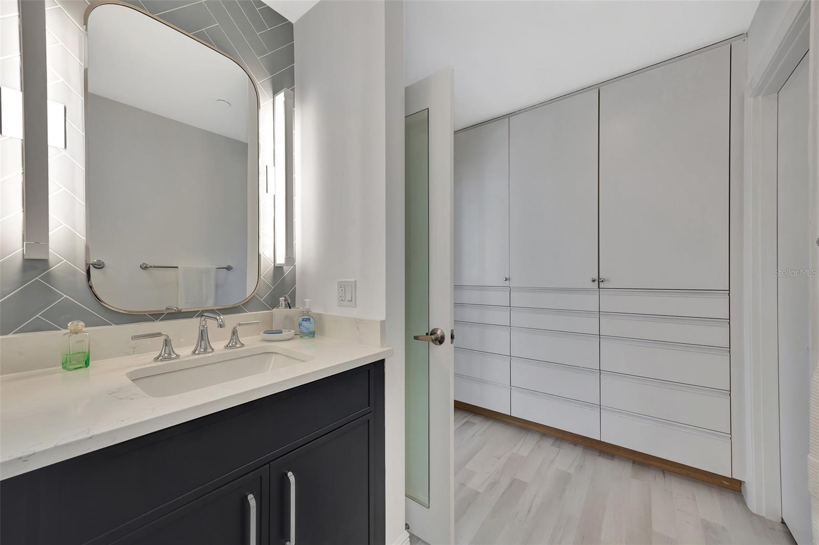 2010 HARBOURSIDE DR #2004, LONGBOAT KEY, FL, 34228