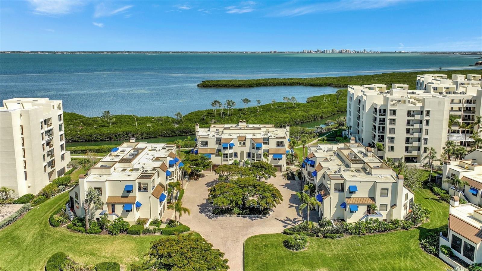 2010 HARBOURSIDE DR #2004, LONGBOAT KEY, FL, 34228