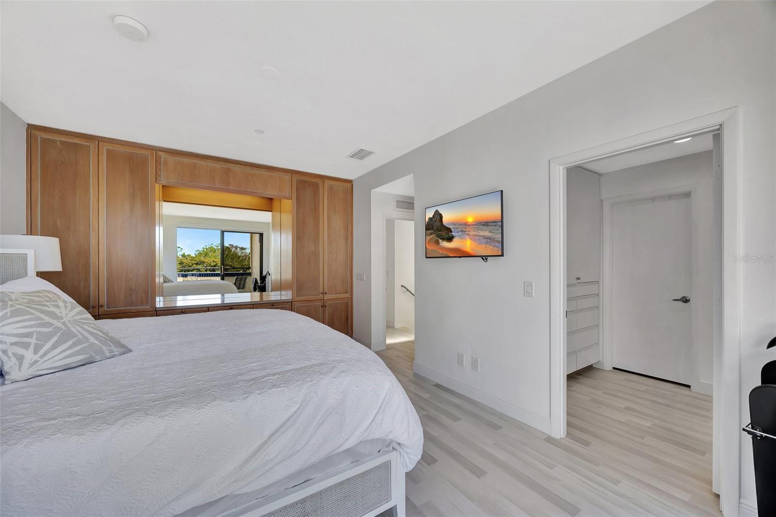 2010 HARBOURSIDE DR #2004, LONGBOAT KEY, FL, 34228