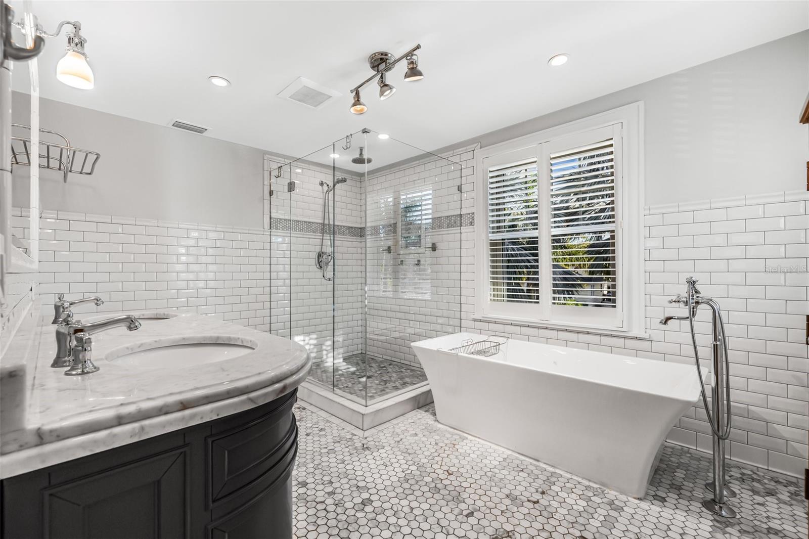 1505 BEACH DR NE, ST PETERSBURG, FL, 33704