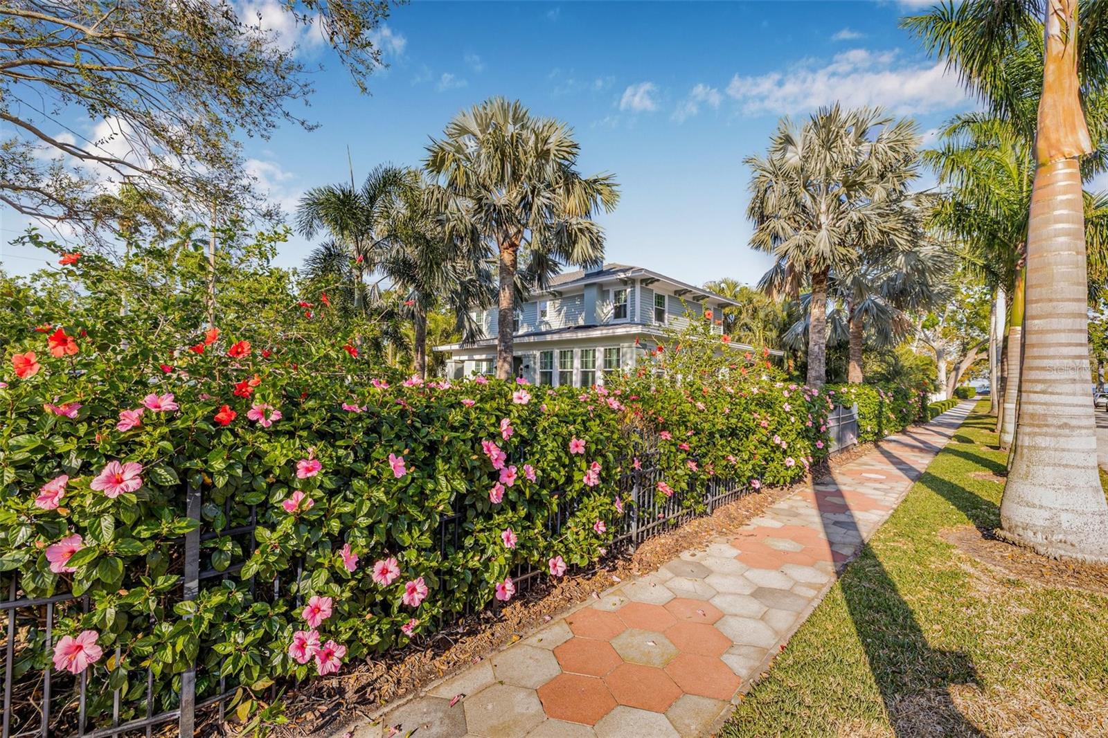 1505 BEACH DR NE, ST PETERSBURG, FL, 33704
