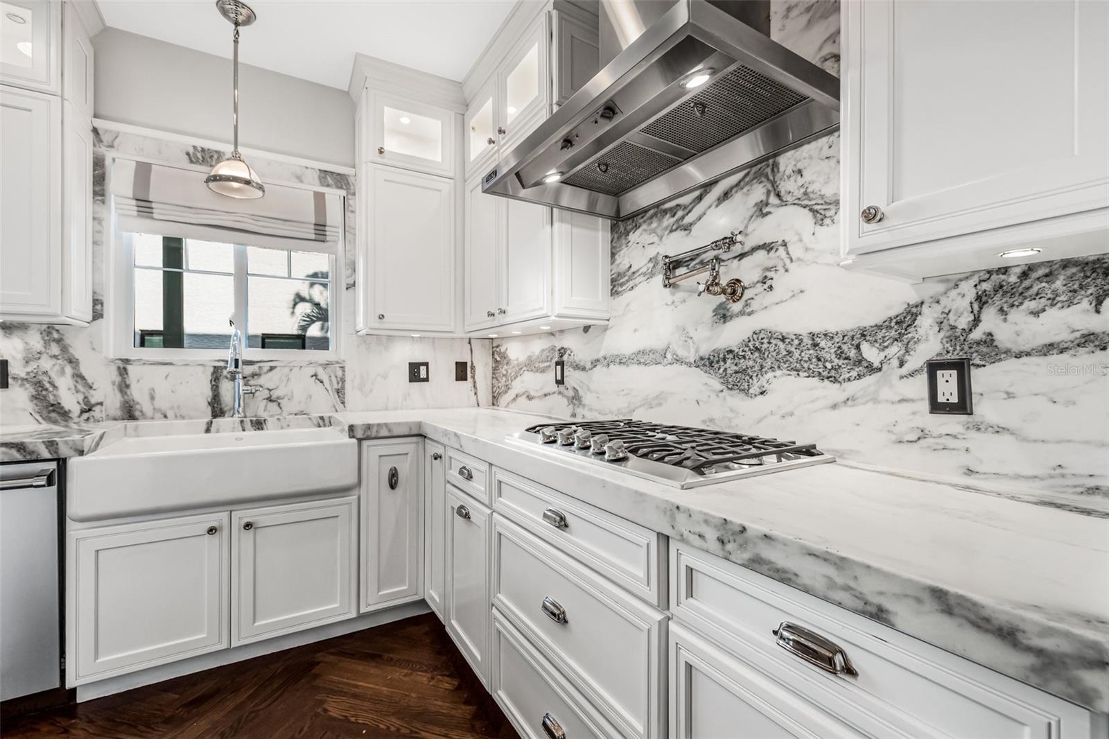 1505 BEACH DR NE, ST PETERSBURG, FL, 33704