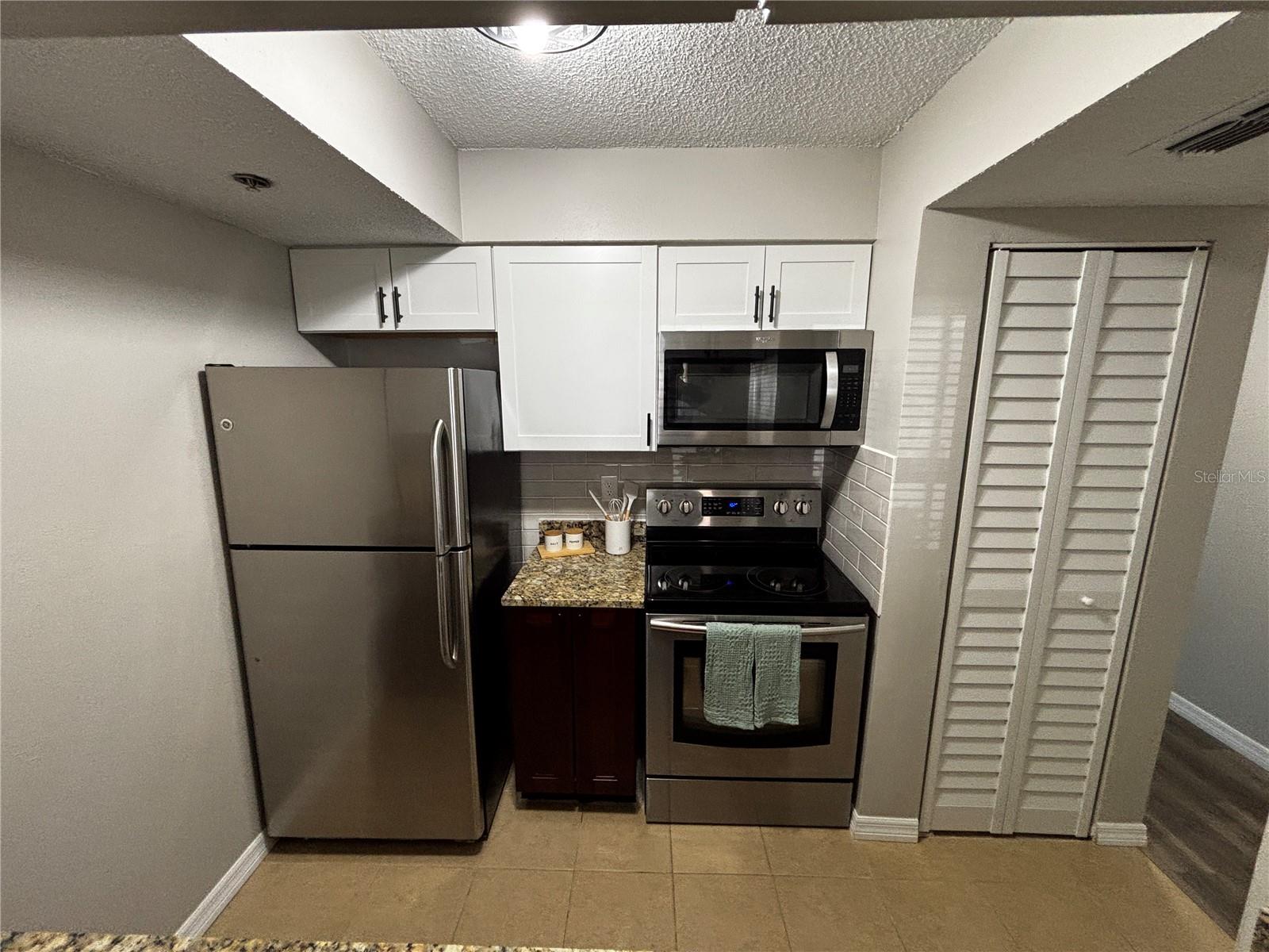 7208 E BANK DR, TAMPA, FL, 33617