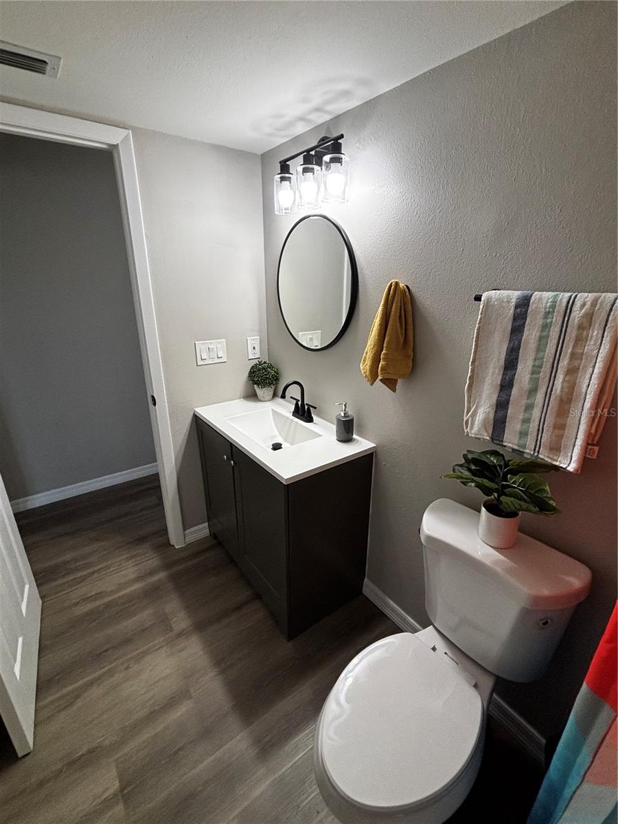 7208 E BANK DR, TAMPA, FL, 33617