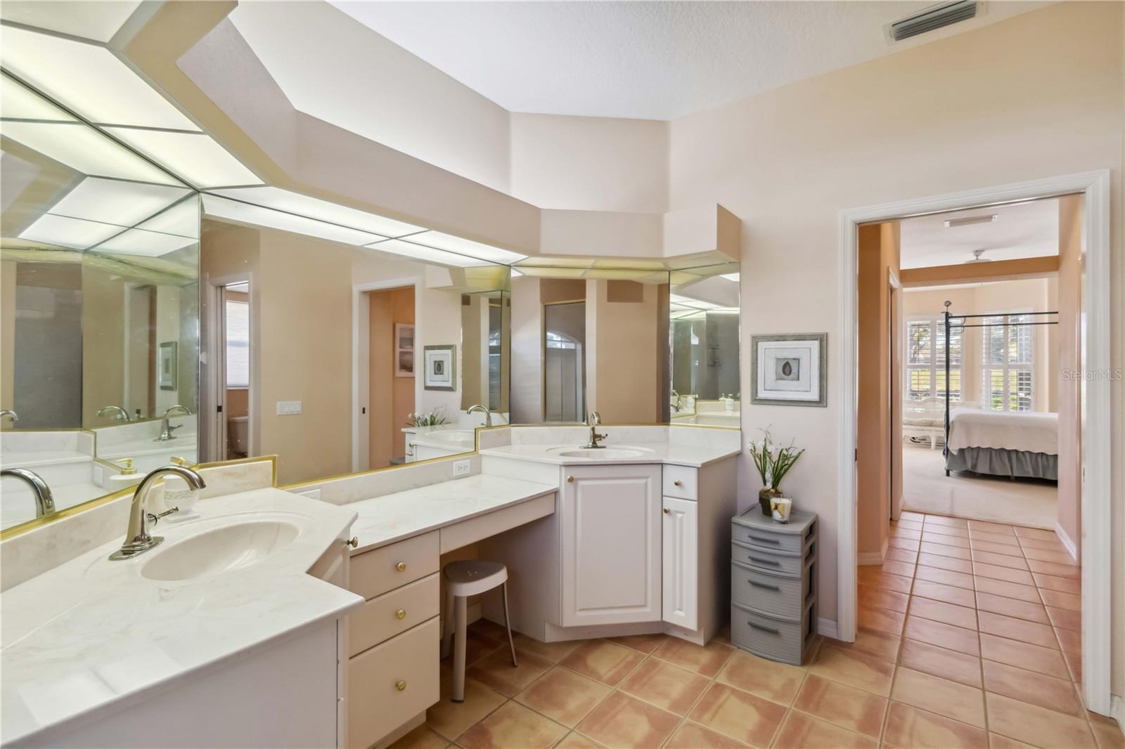 2024 CALUSA LAKES BLVD, NOKOMIS, FL, 34275