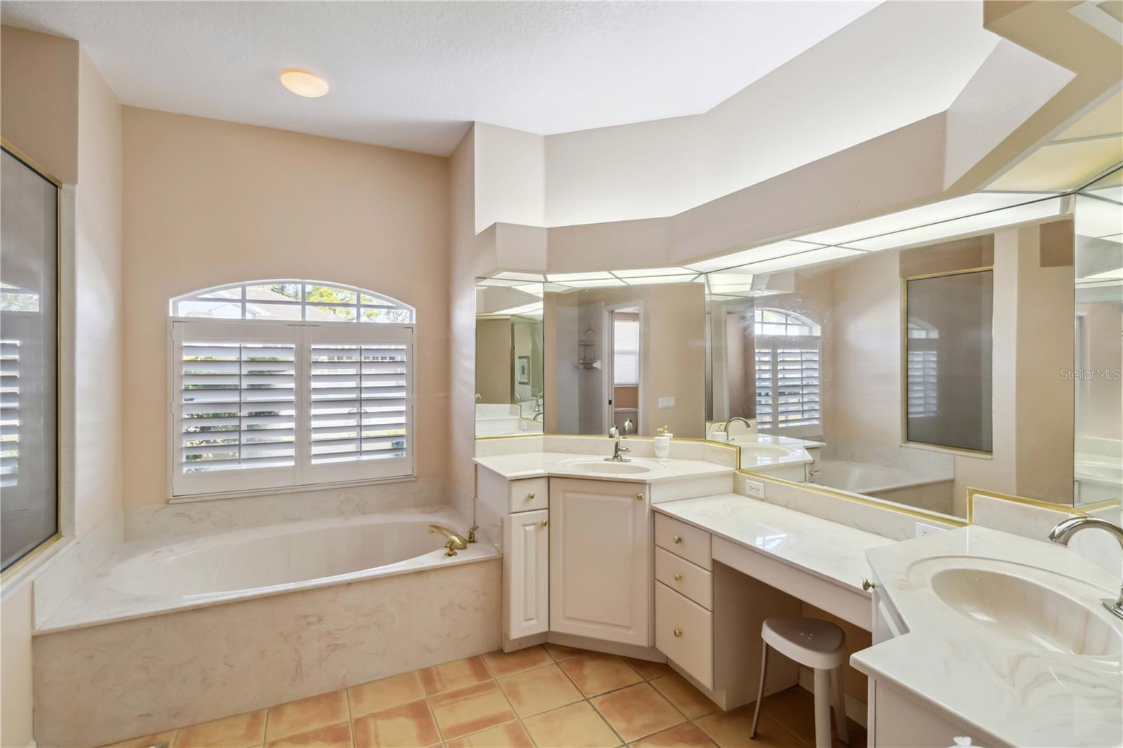 2024 CALUSA LAKES BLVD, NOKOMIS, FL, 34275