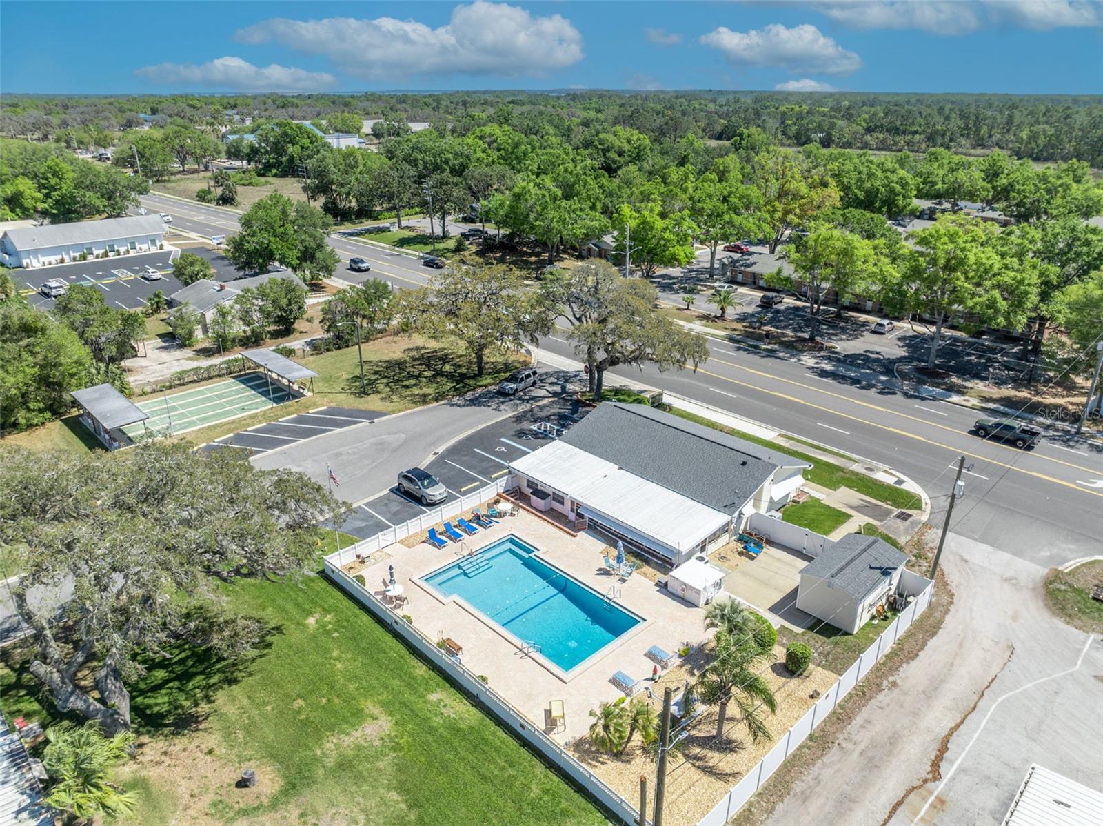2350 CONESTOGA DR, LEESBURG, FL, 34748