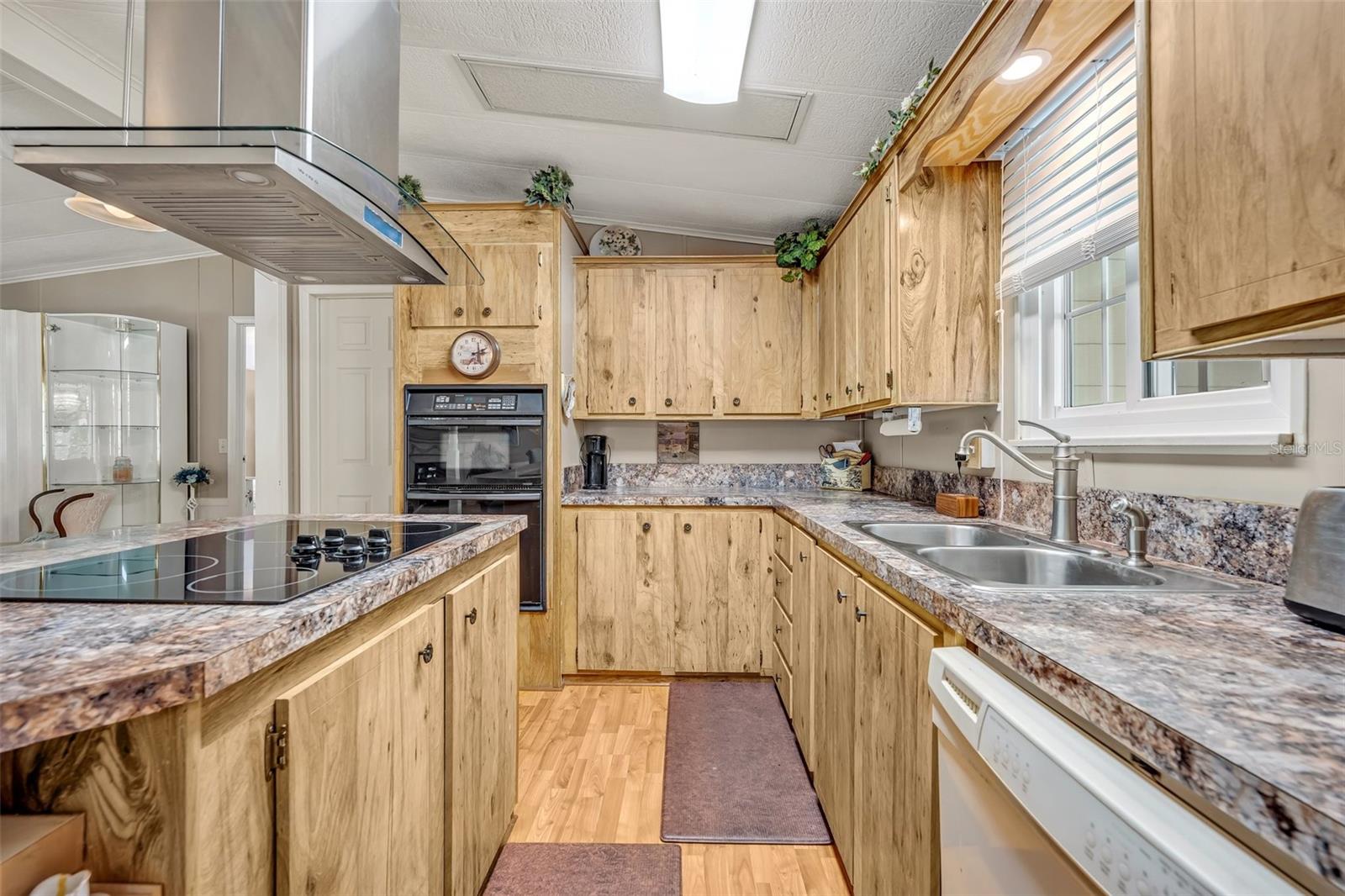2350 CONESTOGA DR, LEESBURG, FL, 34748