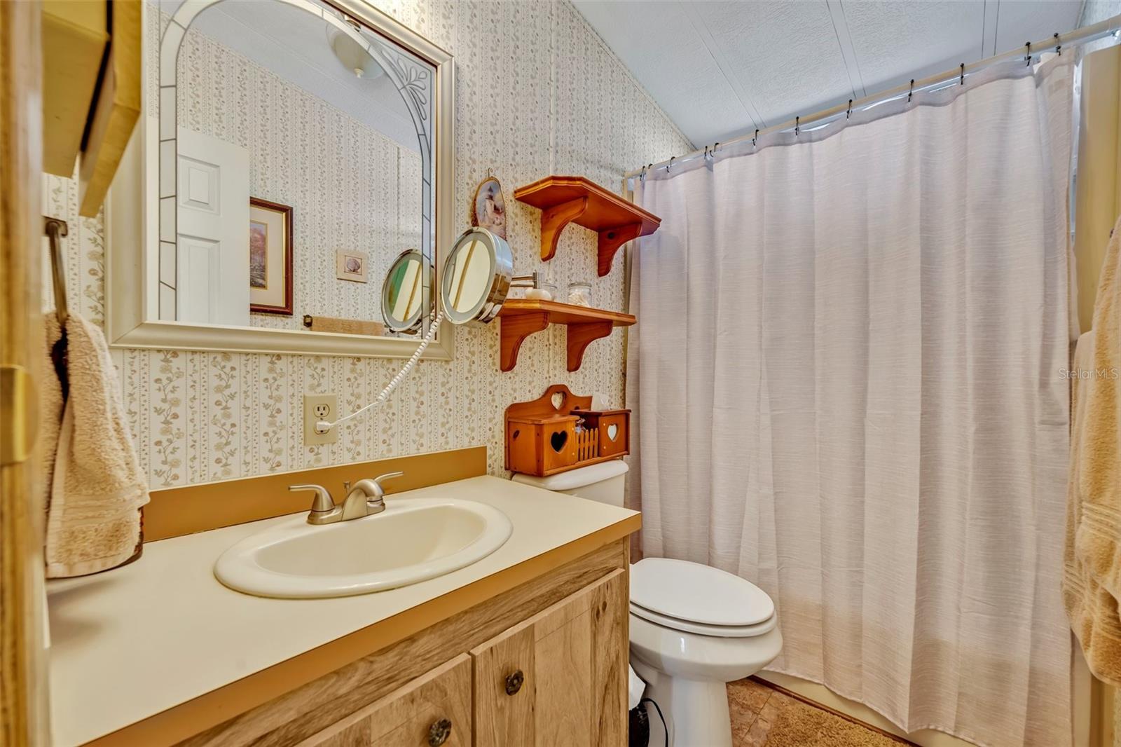 2350 CONESTOGA DR, LEESBURG, FL, 34748