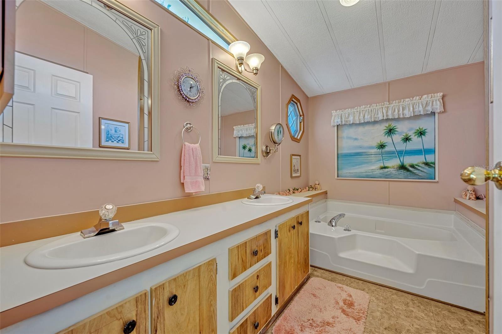2350 CONESTOGA DR, LEESBURG, FL, 34748