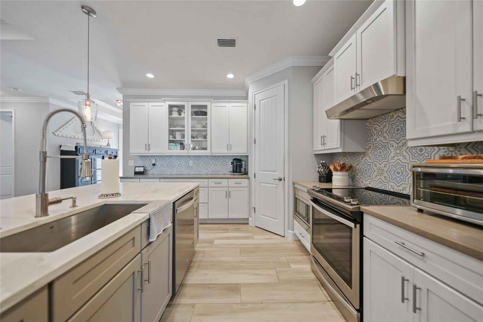 281 INDIAN CREEK DR, ROTONDA WEST, FL, 33947