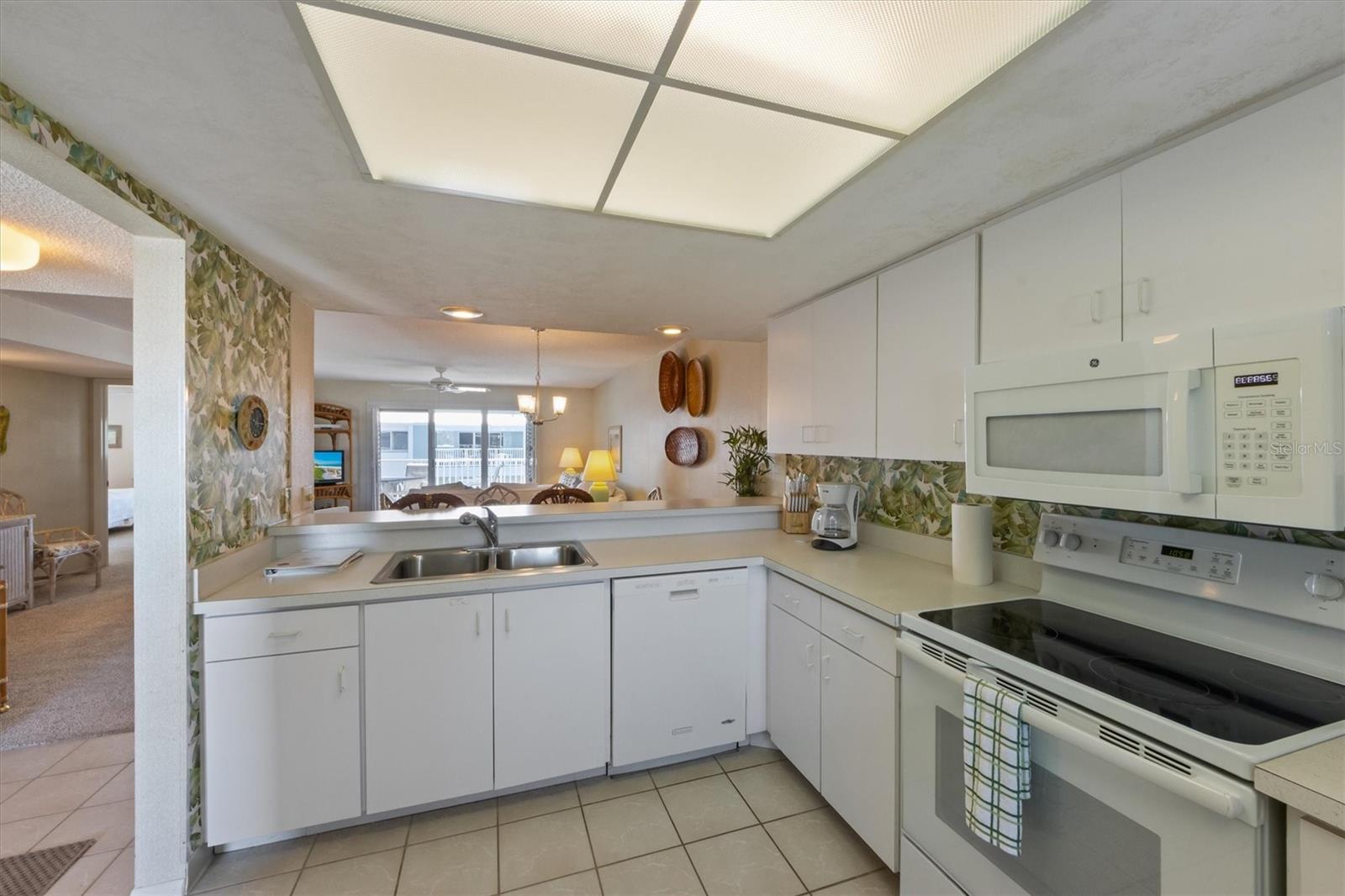 7000 GULF DR #215, HOLMES BEACH, FL, 34217