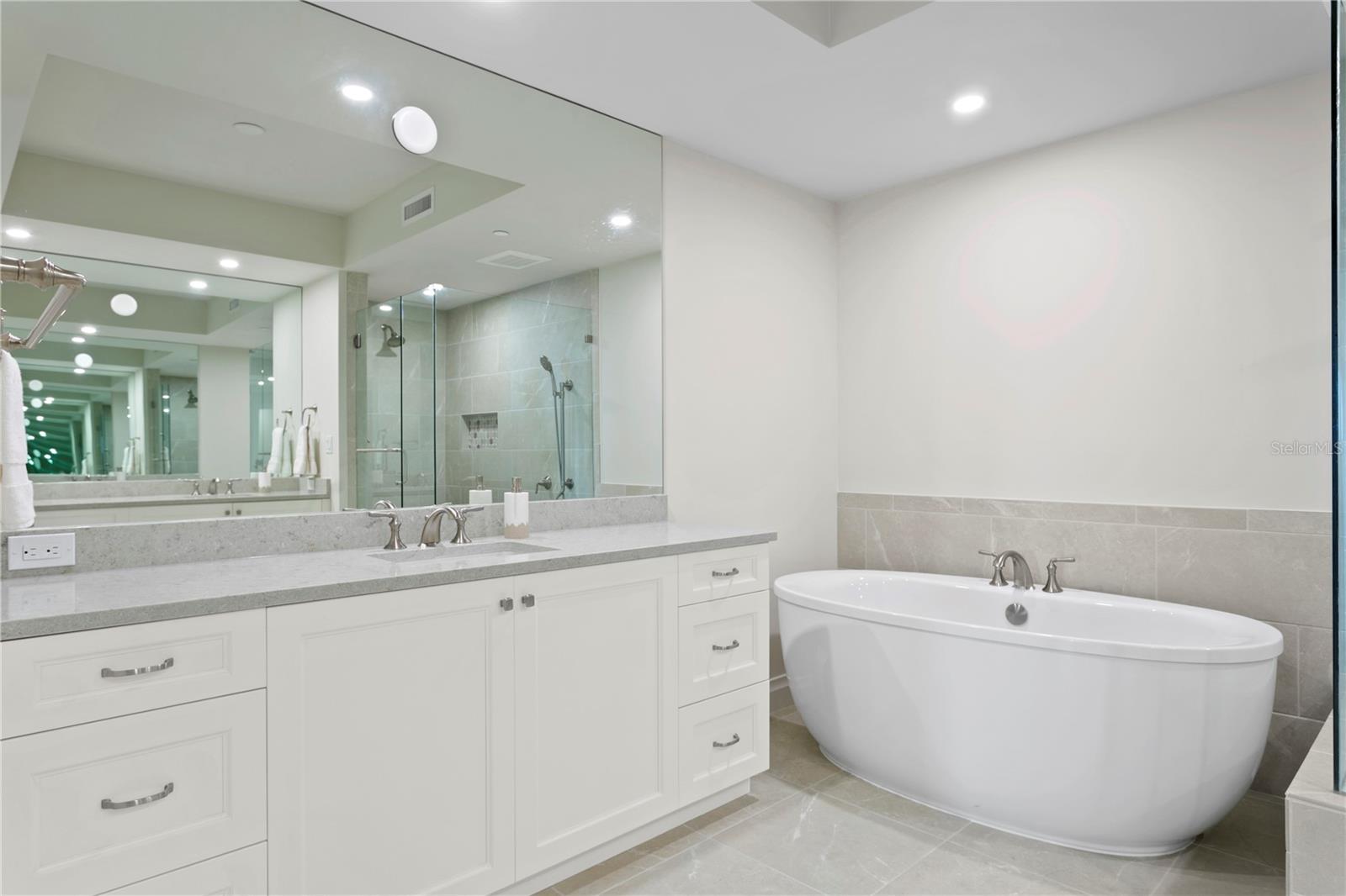 755 COLLANY RD #401, TIERRA VERDE, FL, 33715