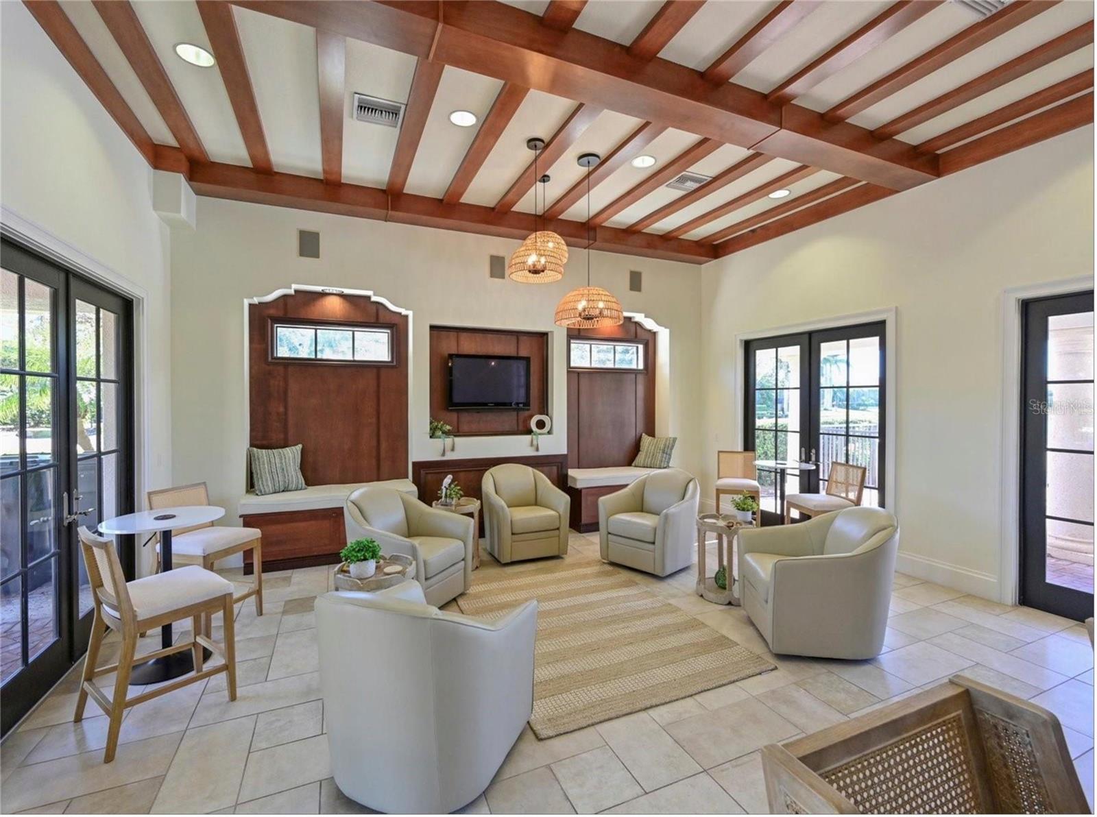 6211 LEGENDS BLVD, BRADENTON, FL, 34210