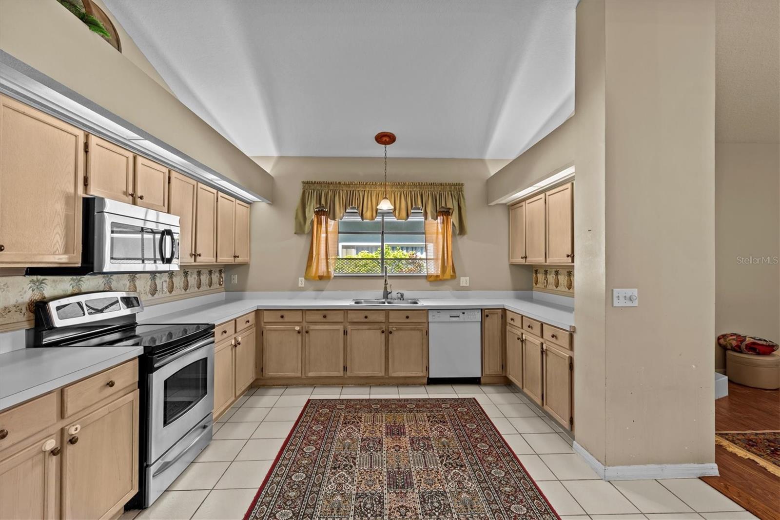 8746 TANTALLON CIR, TAMPA, FL, 33647