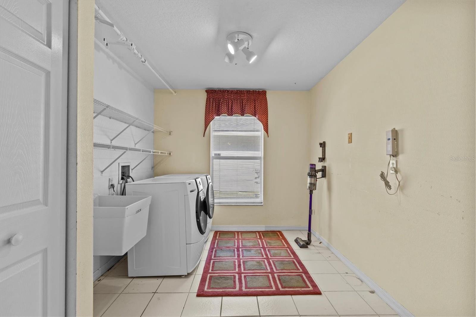 8746 TANTALLON CIR, TAMPA, FL, 33647