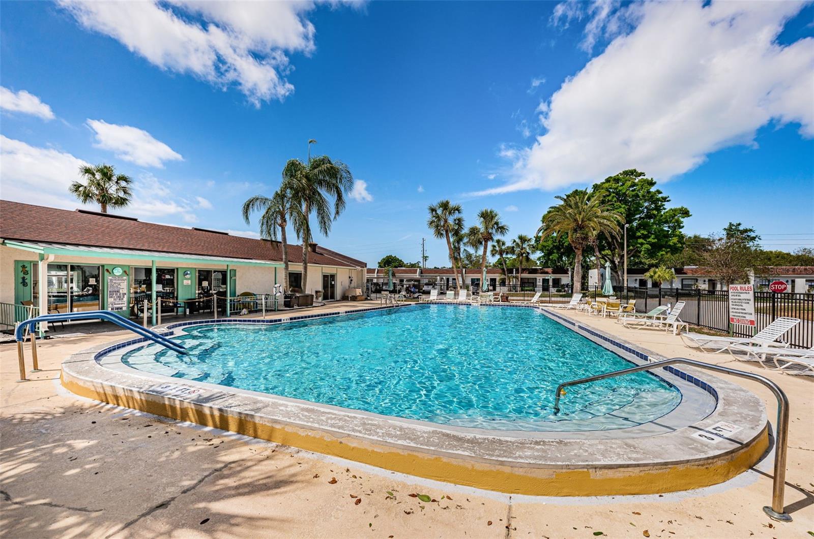 9214 MISSION OAKS BLVD, SEMINOLE, FL, 33776