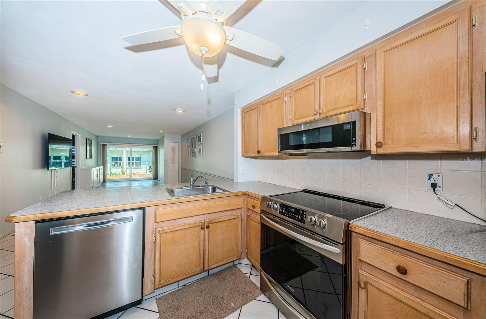 9214 MISSION OAKS BLVD, SEMINOLE, FL, 33776