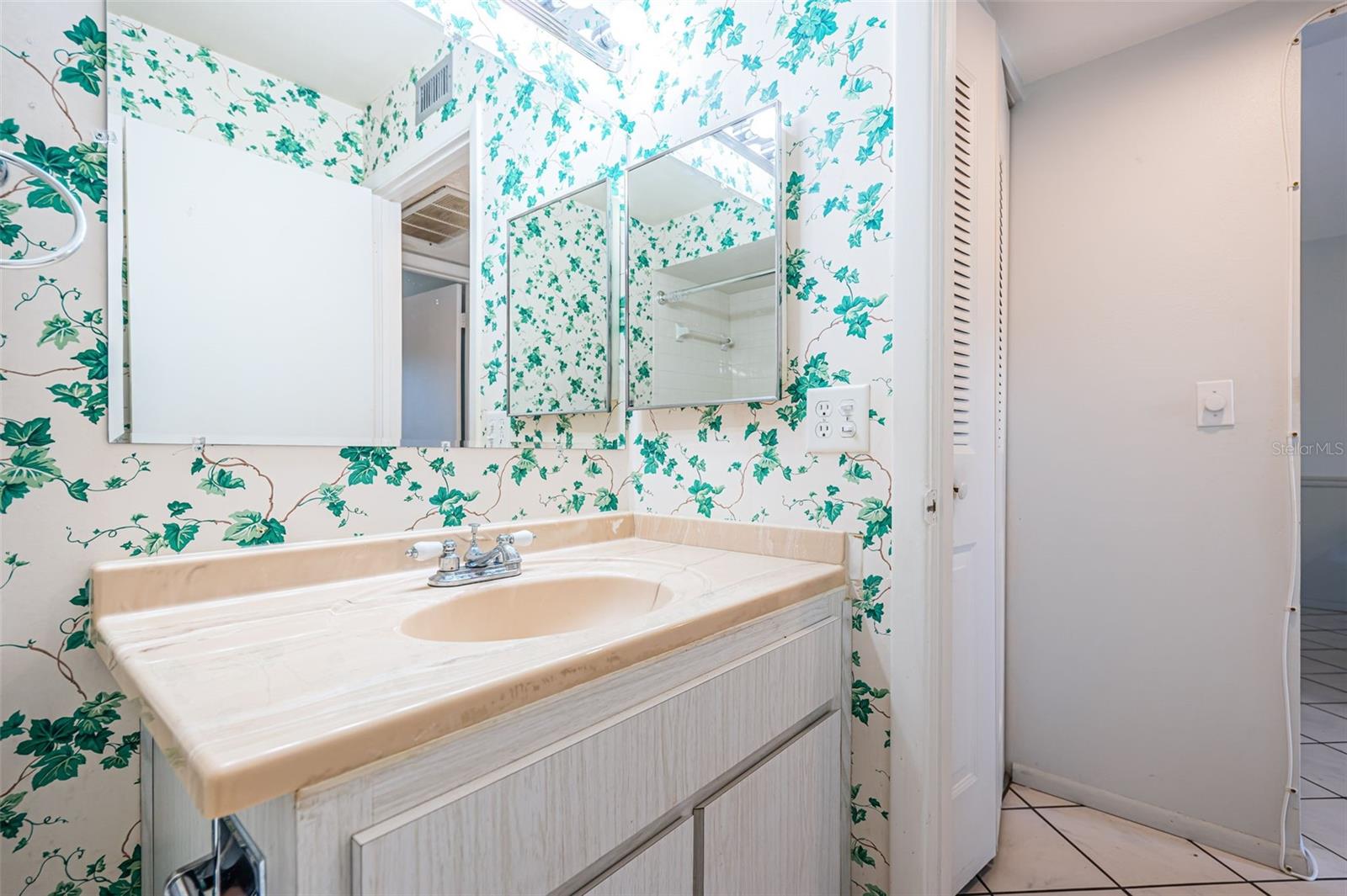 9214 MISSION OAKS BLVD, SEMINOLE, FL, 33776