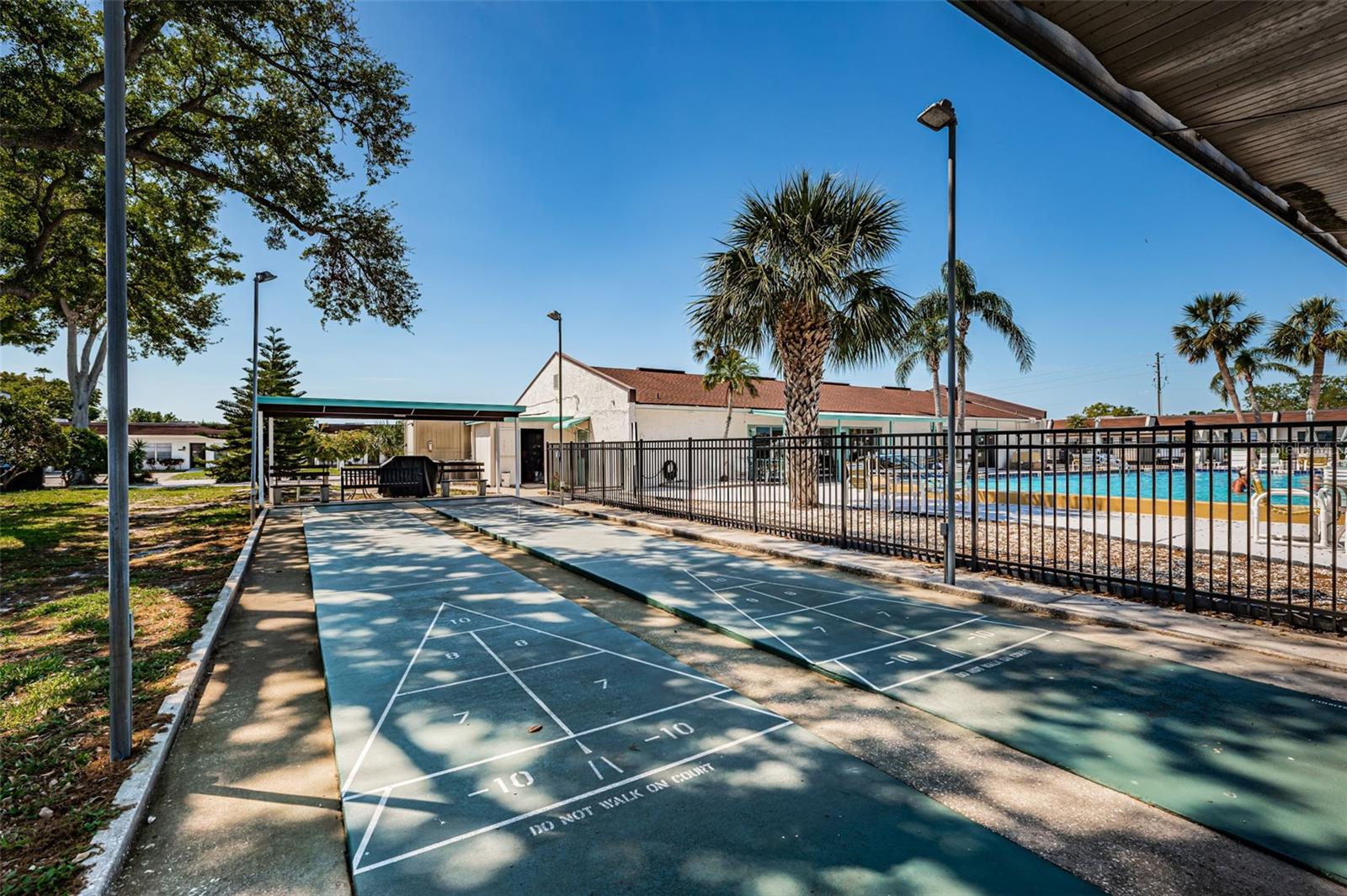 9214 MISSION OAKS BLVD, SEMINOLE, FL, 33776