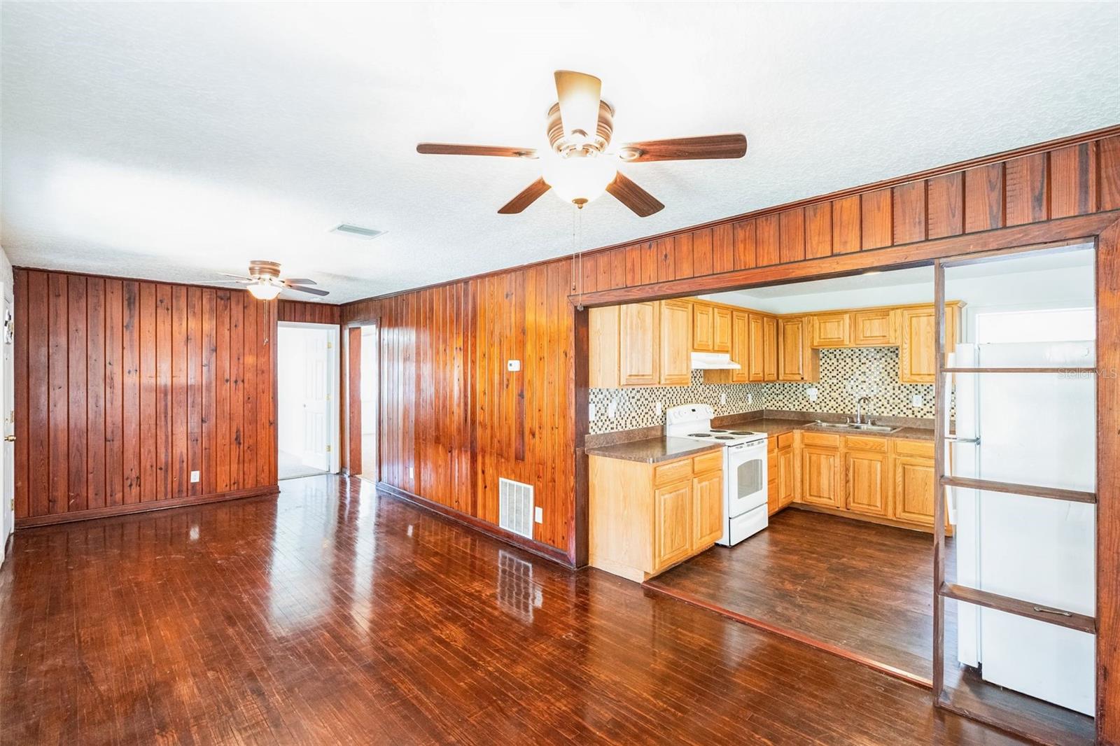 612 KENSINGTON ST, EUSTIS, FL, 32726