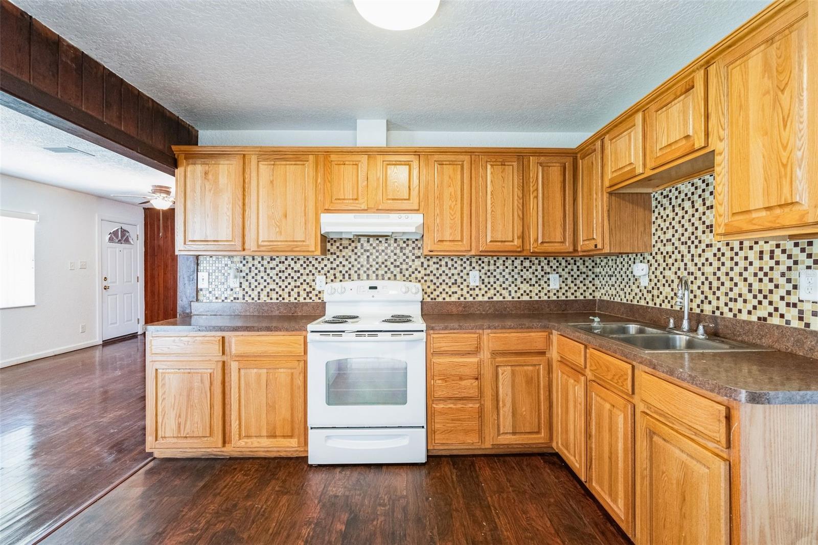 612 KENSINGTON ST, EUSTIS, FL, 32726