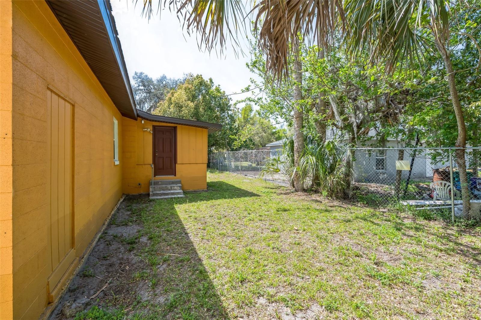 612 KENSINGTON ST, EUSTIS, FL, 32726