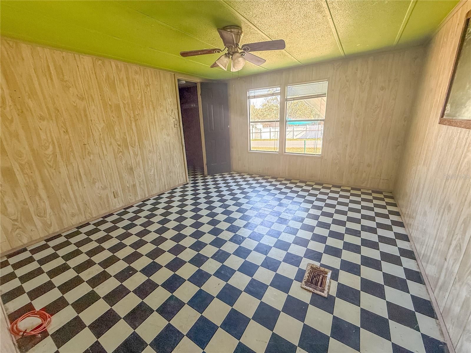 103 CAROLINE AVE, LADY LAKE, FL, 32159