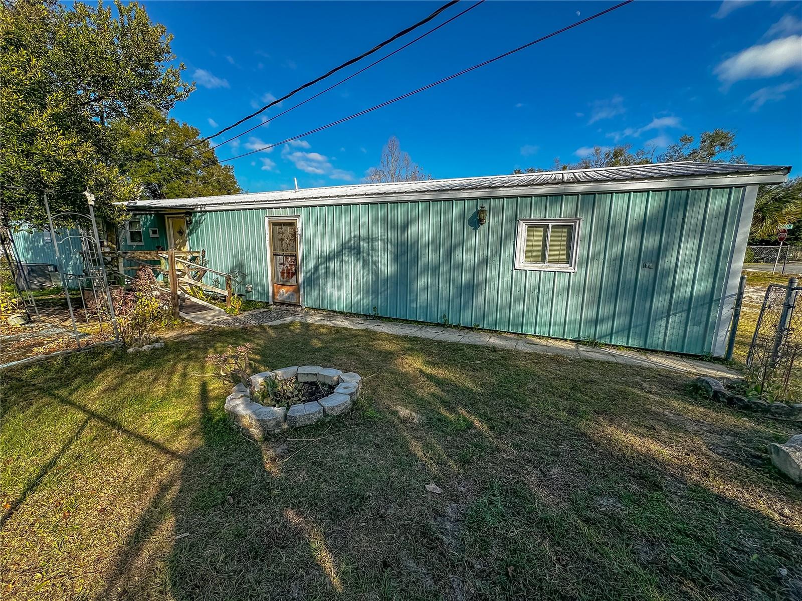 103 CAROLINE AVE, LADY LAKE, FL, 32159