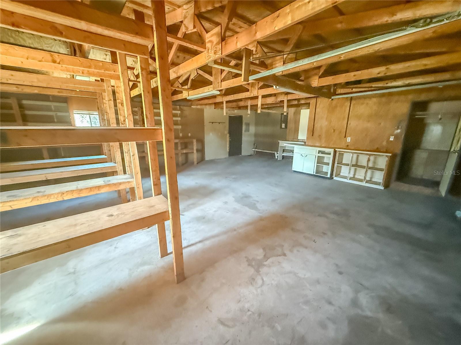 103 CAROLINE AVE, LADY LAKE, FL, 32159