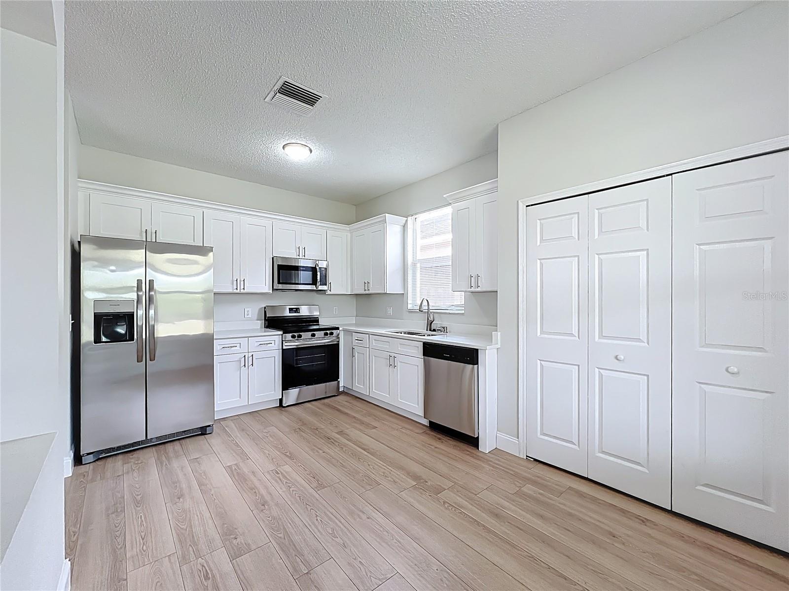 511 SAND RIDGE DR, VALRICO, FL, 33594