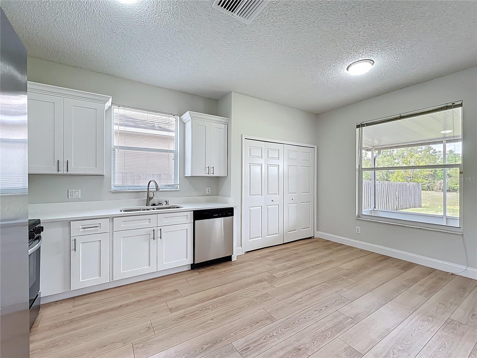 511 SAND RIDGE DR, VALRICO, FL, 33594
