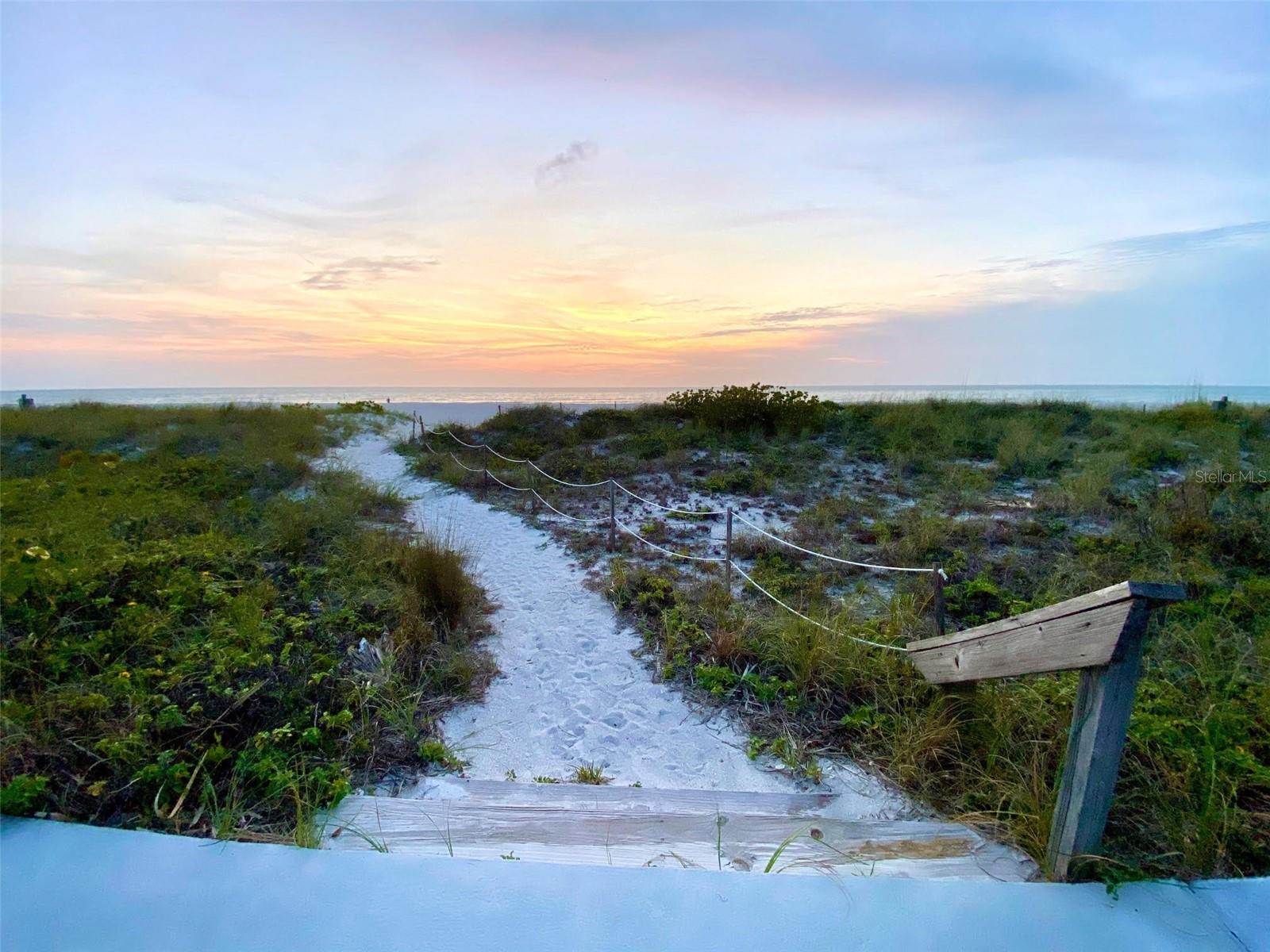 1460 GULF BLVD #1002, CLEARWATER BEACH, FL, 33767