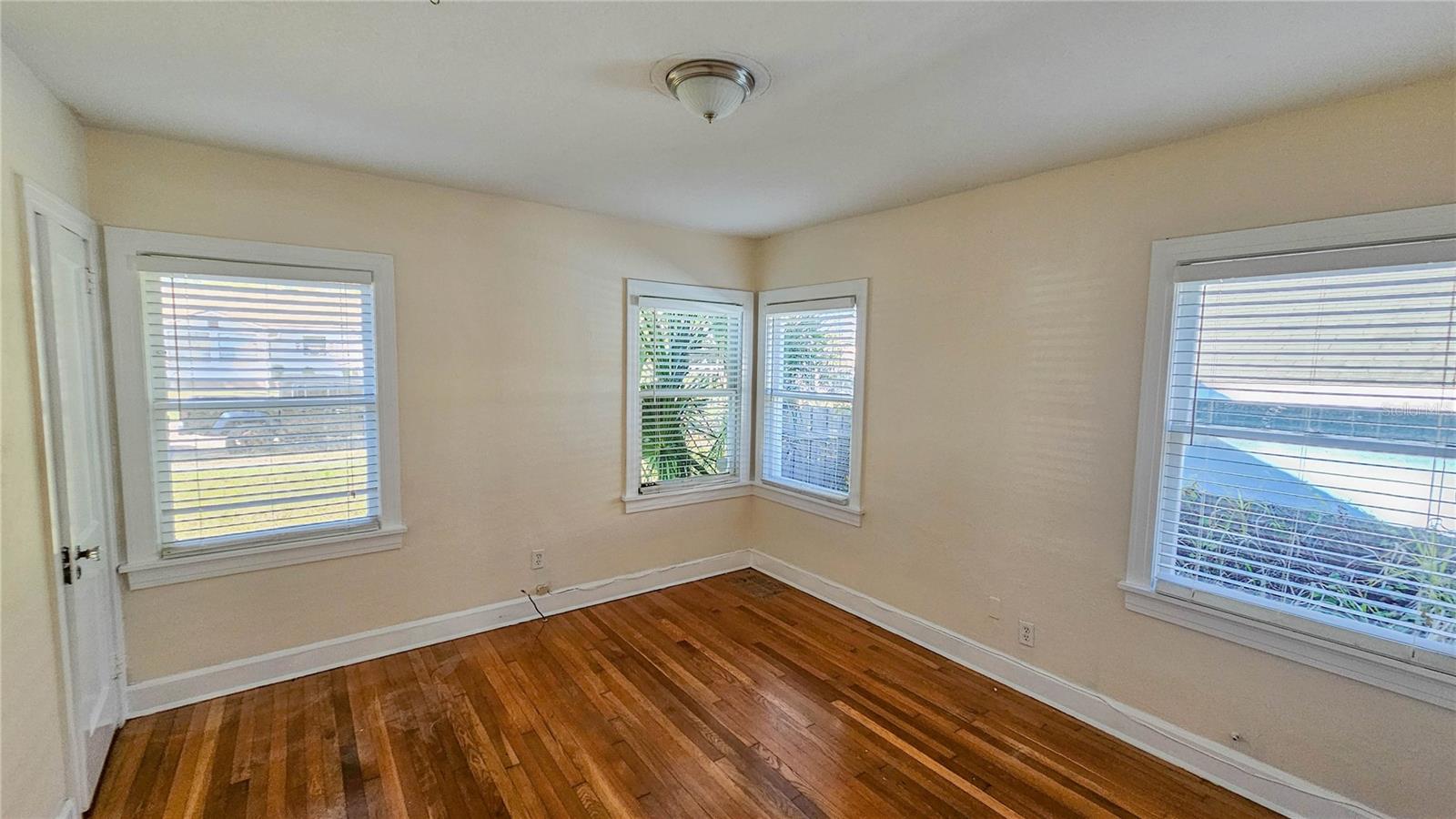 860 16TH AVE S, ST PETERSBURG, FL, 33701