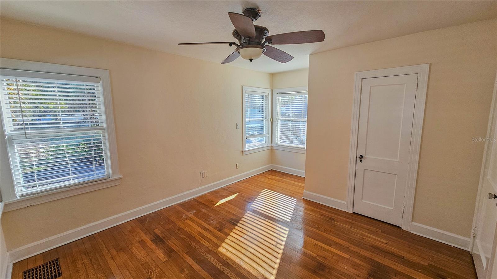860 16TH AVE S, ST PETERSBURG, FL, 33701