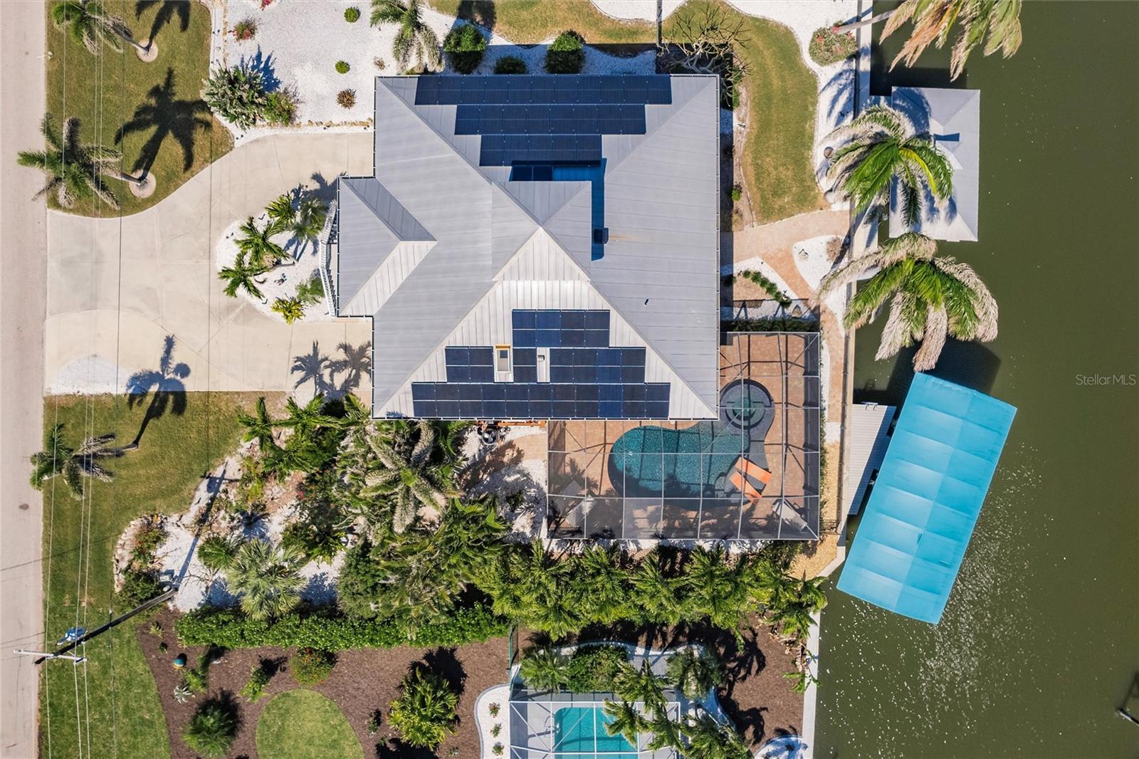 3704 BAYVIEW AVE, ST JAMES CITY, FL, 33956
