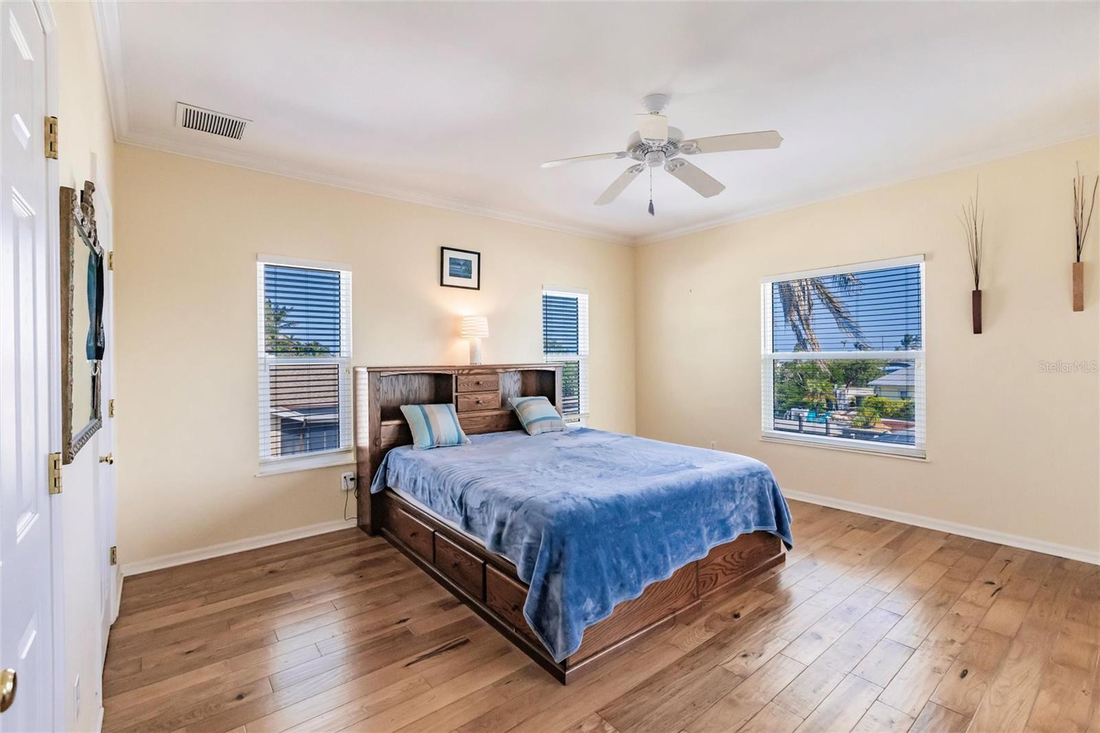 3704 BAYVIEW AVE, ST JAMES CITY, FL, 33956