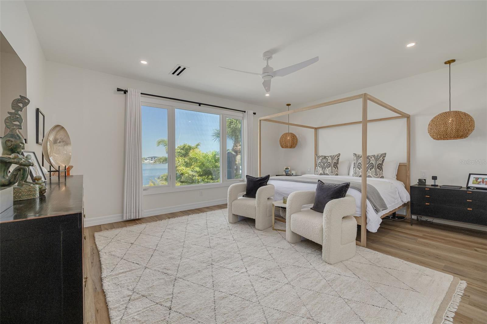3418 OVERLOOK DR NE, ST PETERSBURG, FL, 33703