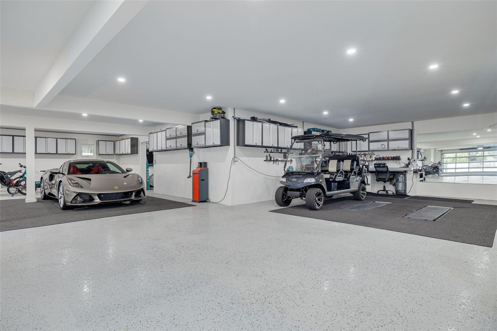 3418 OVERLOOK DR NE, ST PETERSBURG, FL, 33703