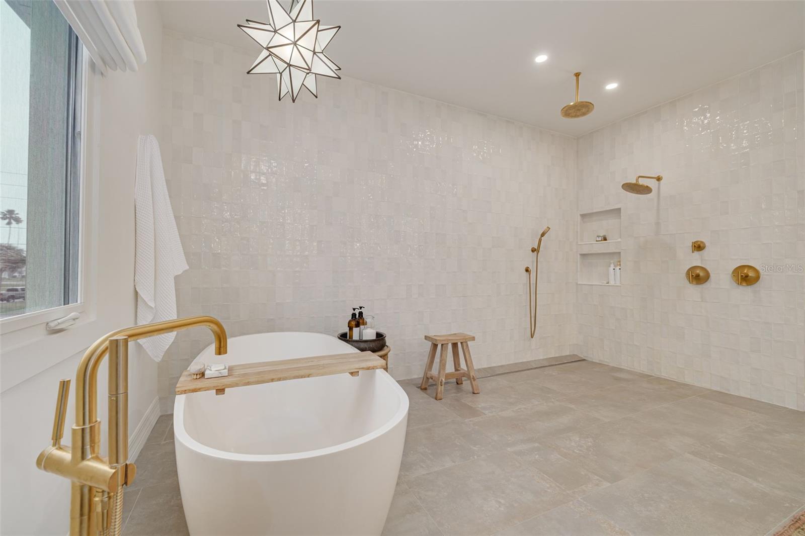 3418 OVERLOOK DR NE, ST PETERSBURG, FL, 33703