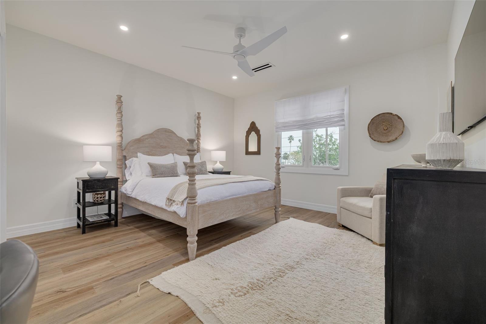 3418 OVERLOOK DR NE, ST PETERSBURG, FL, 33703