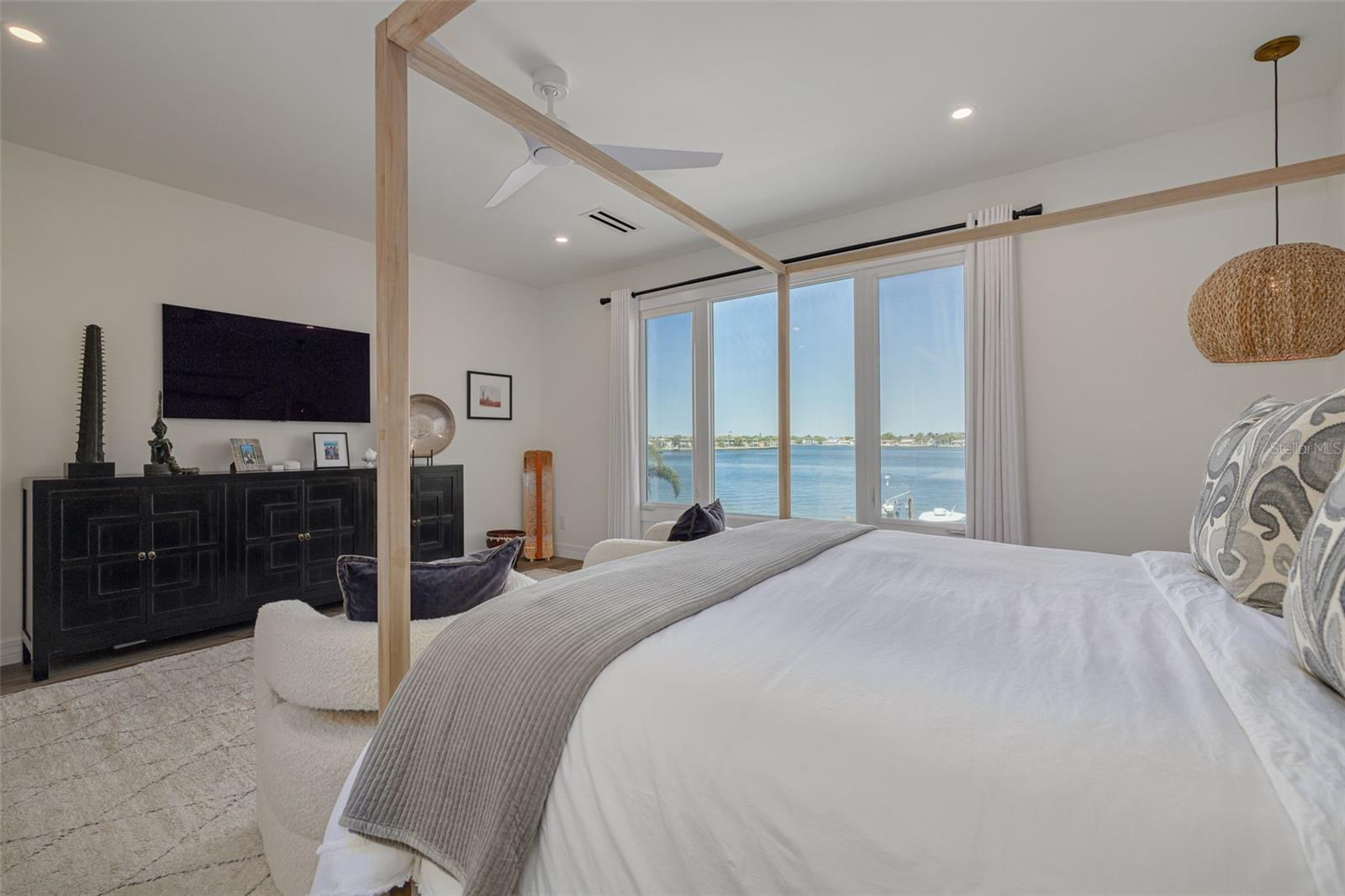 3418 OVERLOOK DR NE, ST PETERSBURG, FL, 33703